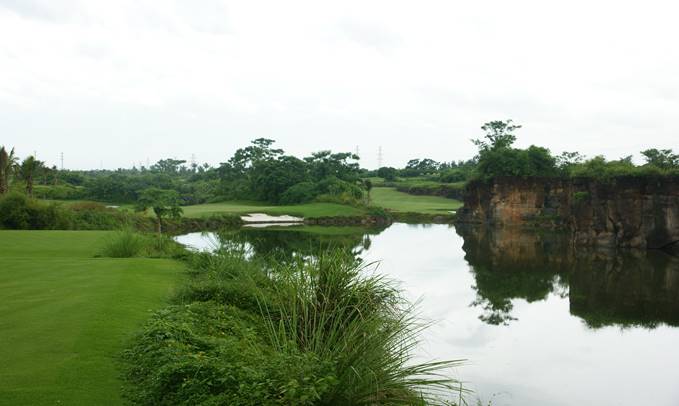 Sân golf Dragon Ridge